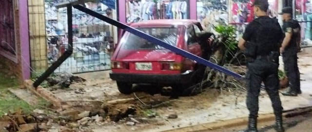 DOS DE MAYO: Chocó, se incrustó en un comercio y quedó detenido por ebriedad