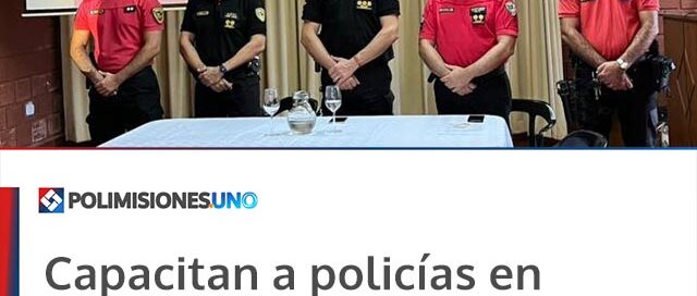 Capacitan a policías en Jardín América sobre incendios y manejo de situaciones críticas